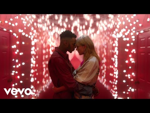 Taylor Swift - Lover (Official Music Video)