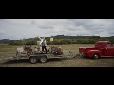MACKLEMORE &amp; RYAN LEWIS - CAN&#039;T HOLD US FEAT. RAY DALTON (OFFICIAL MUSIC VIDEO)