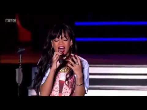 Rihanna performing Love The Way You Lie (pt. 2) live at Hackney music festival