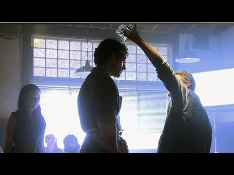 Clark is waiter at Roadhouse &#039;Man of Steel&#039; Behind The Scenes