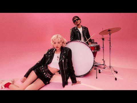 ROSÉ &amp; Bruno Mars - APT. (Official Music Video)