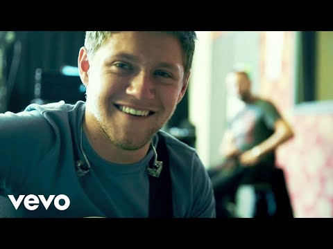 Niall Horan - Slow Hands (Official Lyric Video)